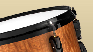 Pearl Masterworks Snare z wykończeniem powłoki Quilted Maple Gloss i czarnym niklem elementy konstrukcyjne